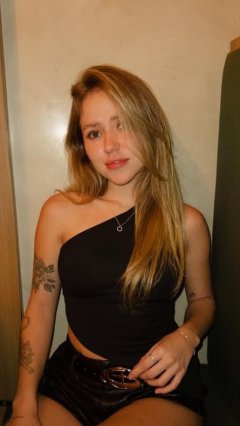 Zoe - Independent model in White City - W12