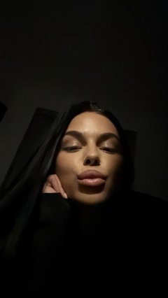 Deniz petite GFE - Independent model