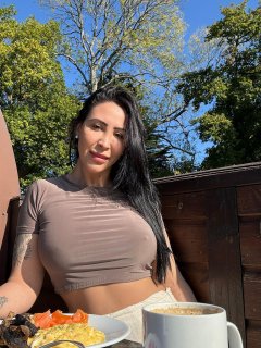 Luisa, Premium profile in Colindale - NW9 escorts