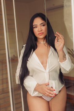 Portrait of Yara party girl 🔥 no rush ❄️