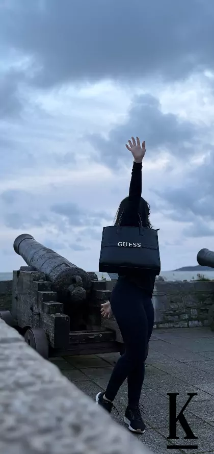 stories-slider-content