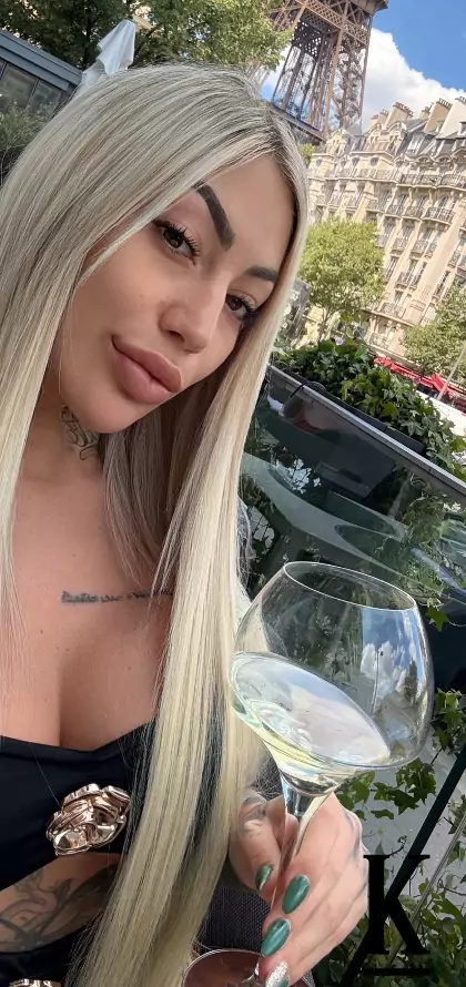 stories-slider-content