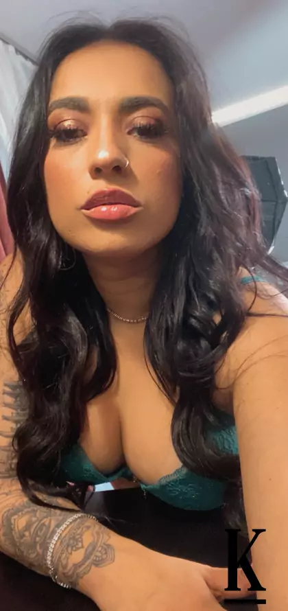 stories-slider-content