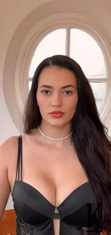 stories-slider-content