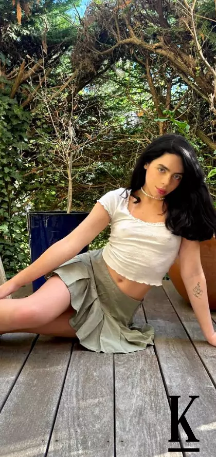 stories-slider-content