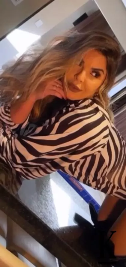 stories-slider-content