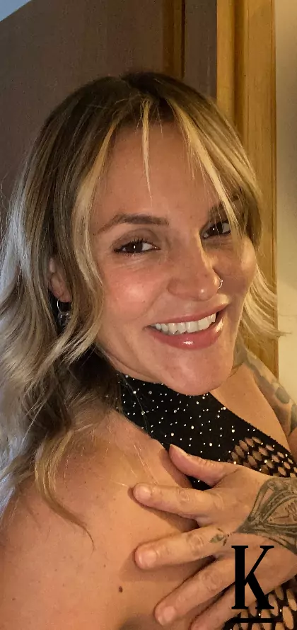 stories-slider-content