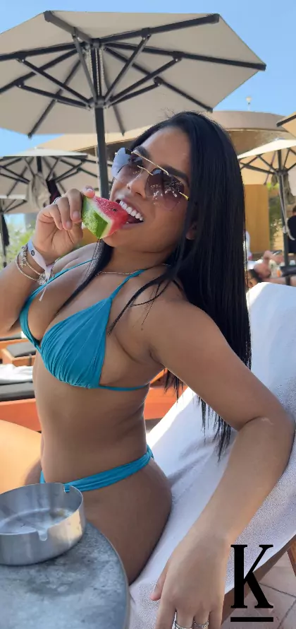 stories-slider-content