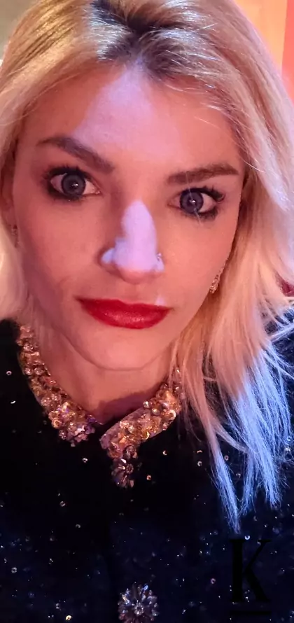 stories-slider-content