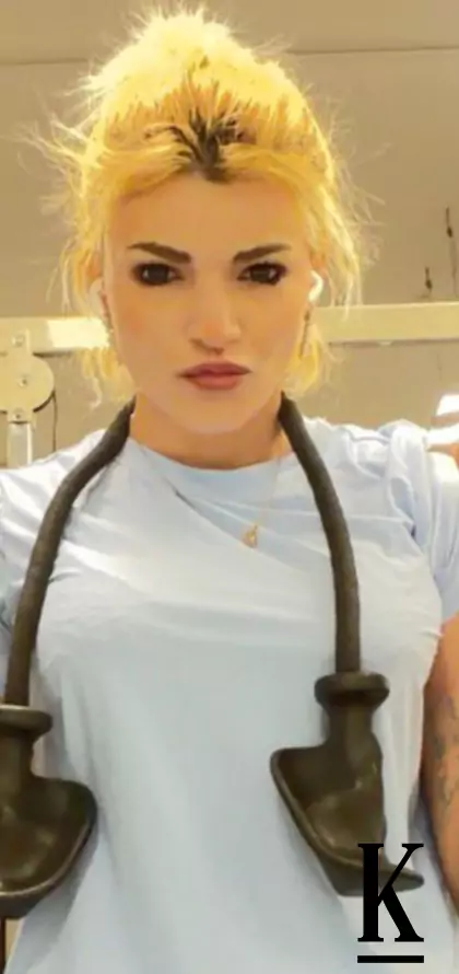 stories-slider-content