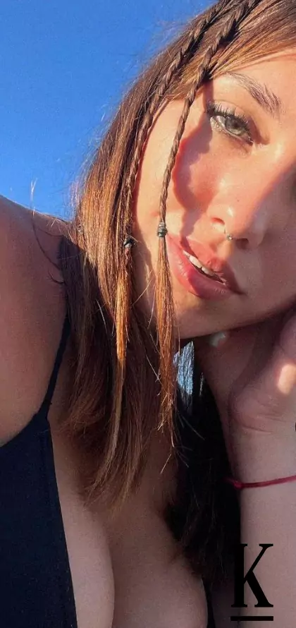 stories-slider-content