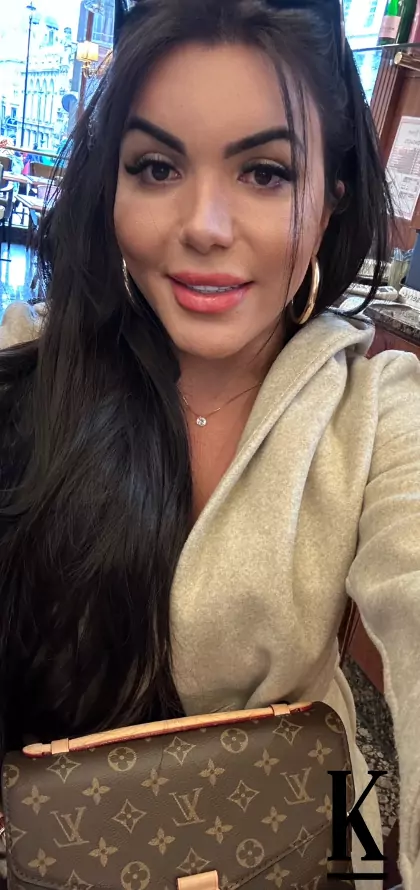 stories-slider-content