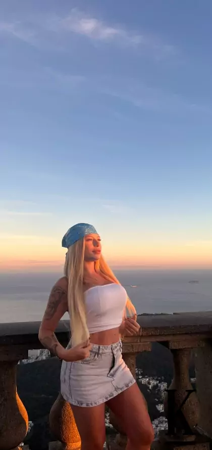 stories-slider-content