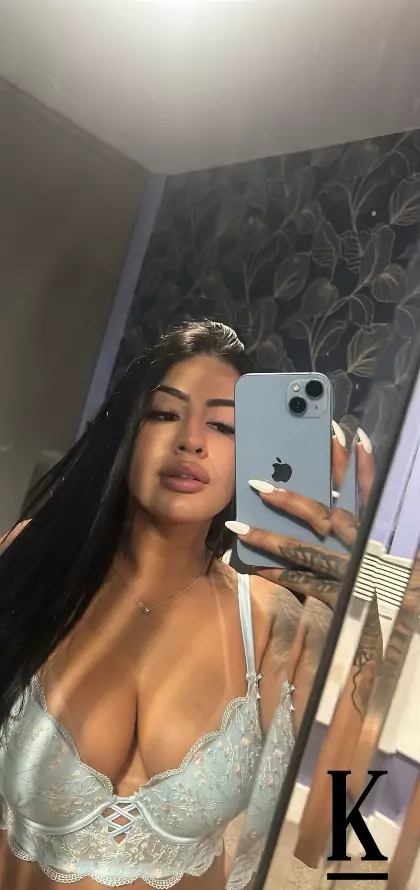 stories-slider-content