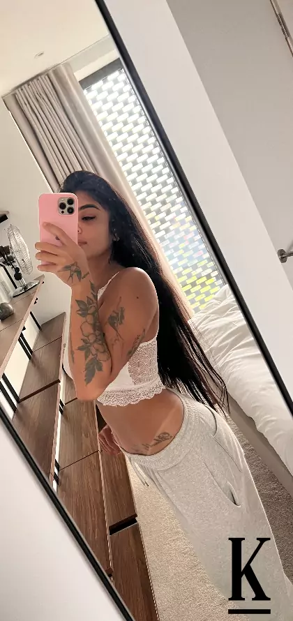 stories-slider-content