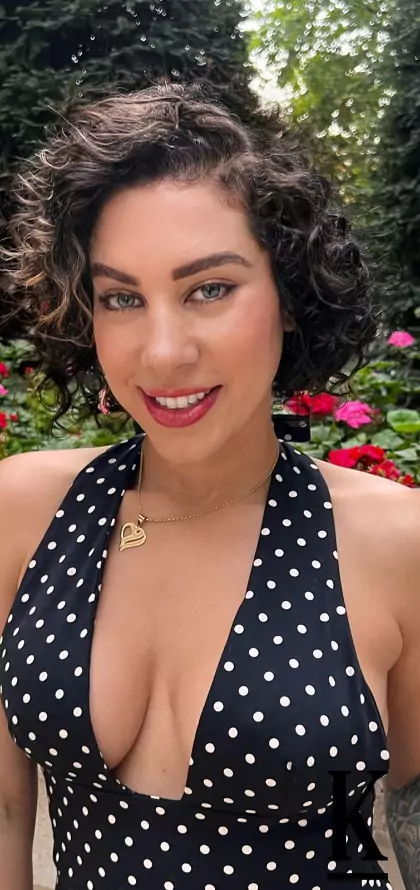 stories-slider-content