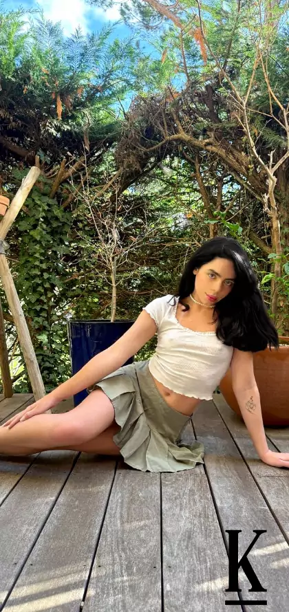 stories-slider-content