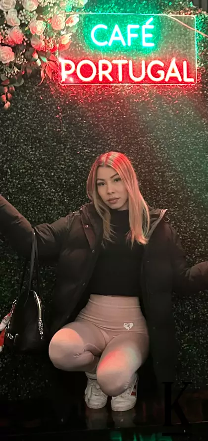 stories-slider-content